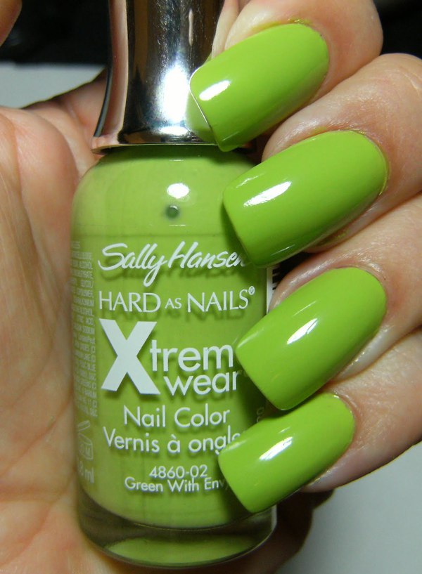 Nail polish swatch / manicure of shade Sally Hansen Green With Envy