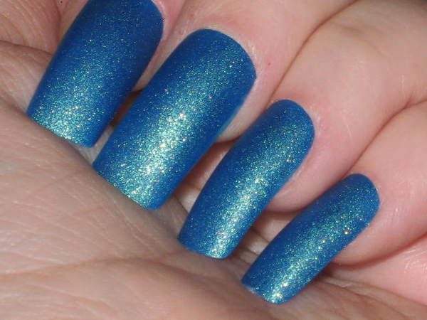 Nail polish swatch / manicure of shade Layla Turquoise Splash