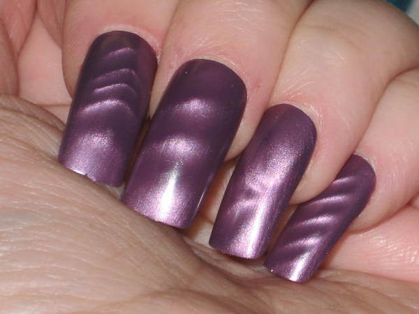 Nail polish swatch / manicure of shade Layla Changing Lilac