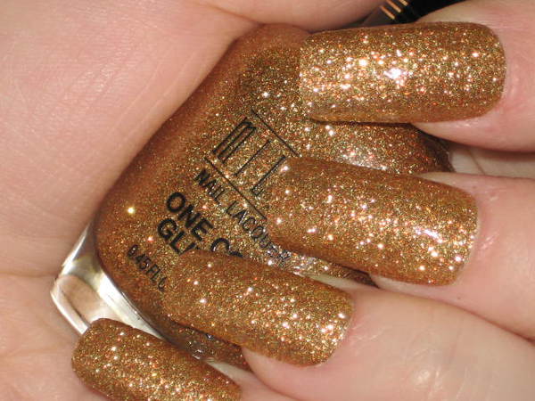 Nail polish swatch / manicure of shade Milani Gold Glitz