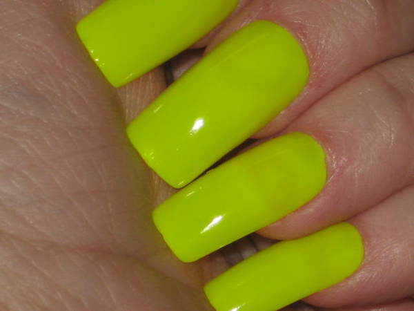 Nail polish swatch / manicure of shade Misa A Sunny Smile Makes me go Wild