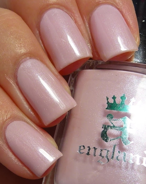 Nail polish swatch / manicure of shade A England Iseult