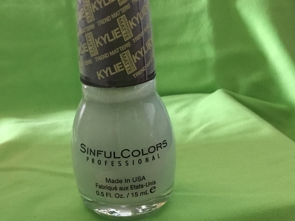 Nail polish swatch / manicure of shade Sinful Colors Kool as a Kucumber