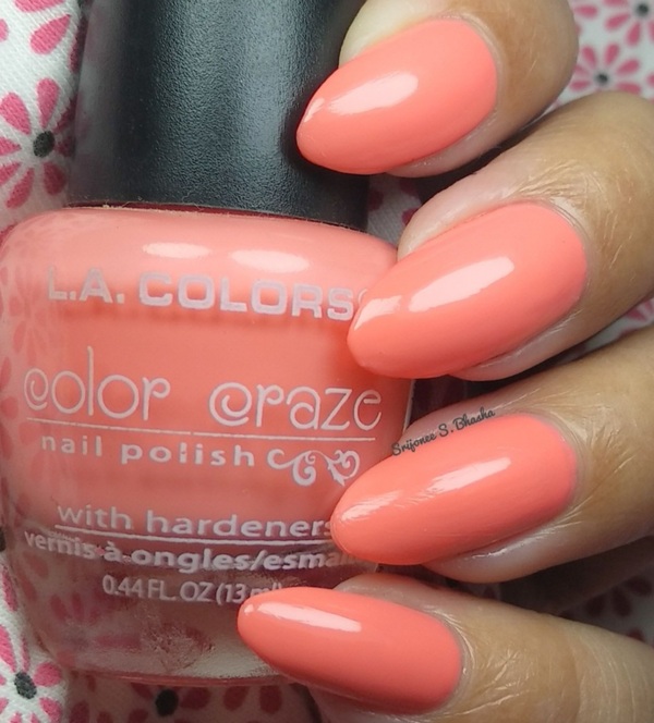 Nail polish swatch / manicure of shade L.A. Colors Nectarine