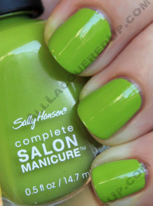 Nail polish swatch / manicure of shade Sally Hansen Grass Slipper