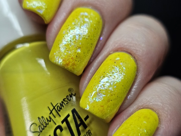 Nail polish swatch / manicure of shade Sally Hansen PEEPS Yellow