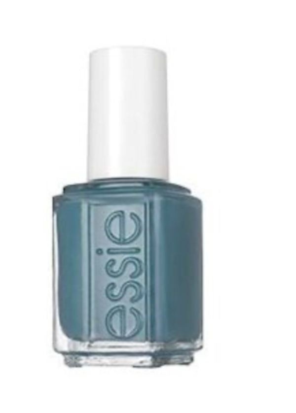 Nail polish swatch / manicure of shade essie pool side service