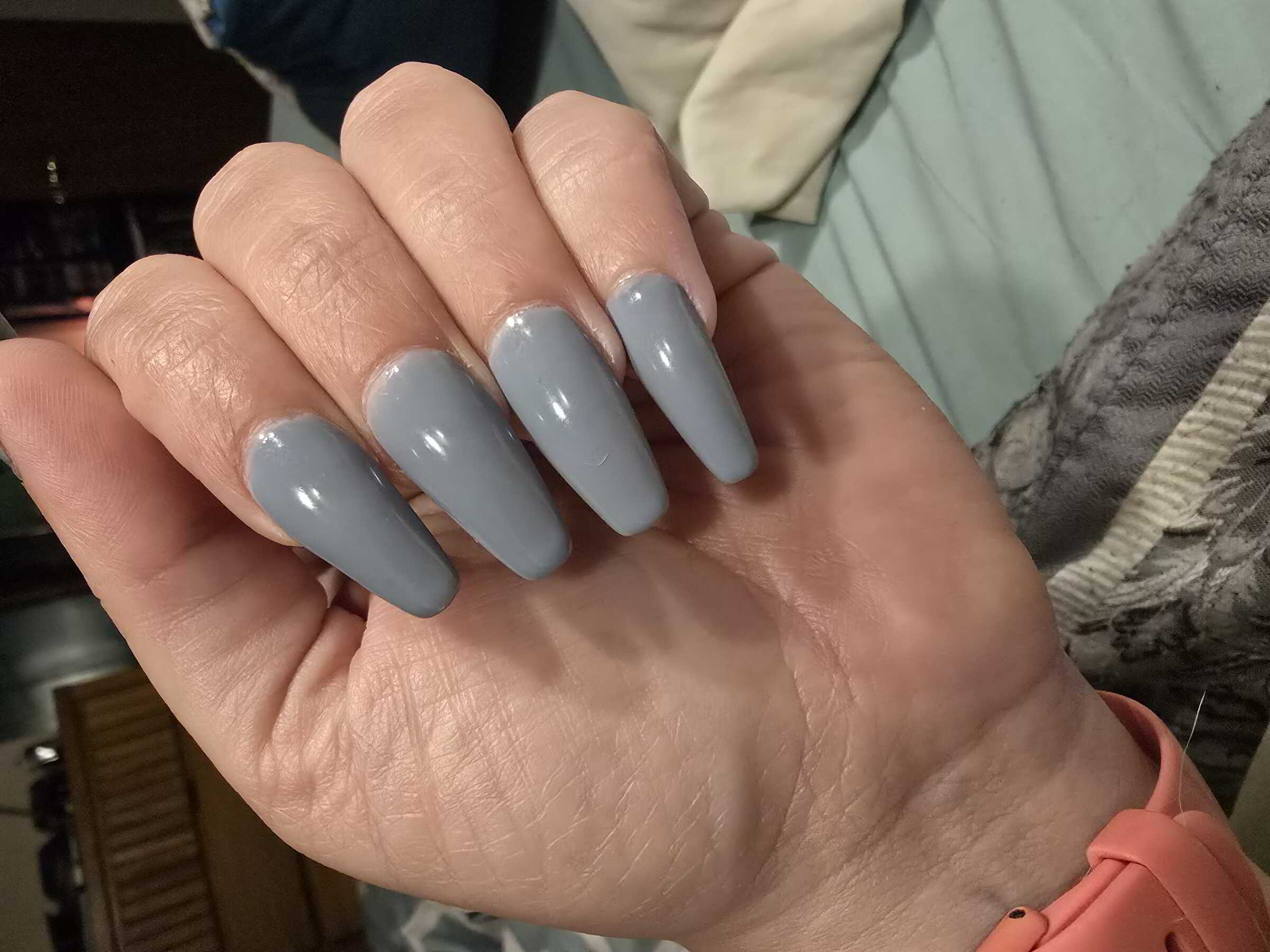 Nail polish manicure of shade Guibofu 015, 