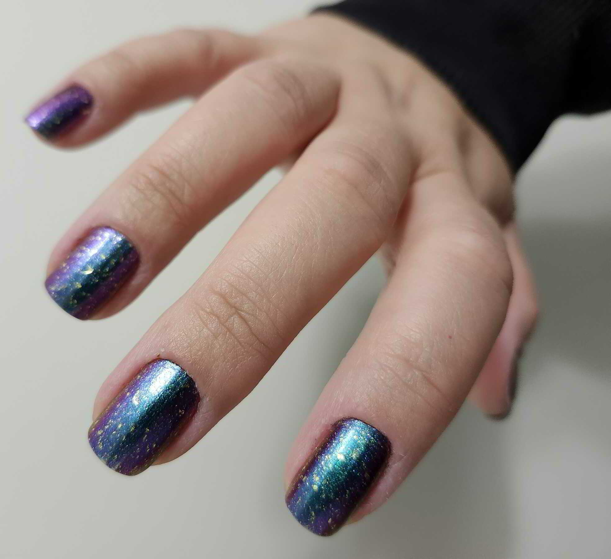 Nail polish manicure of shade Emily de Molly Guilded Mirage