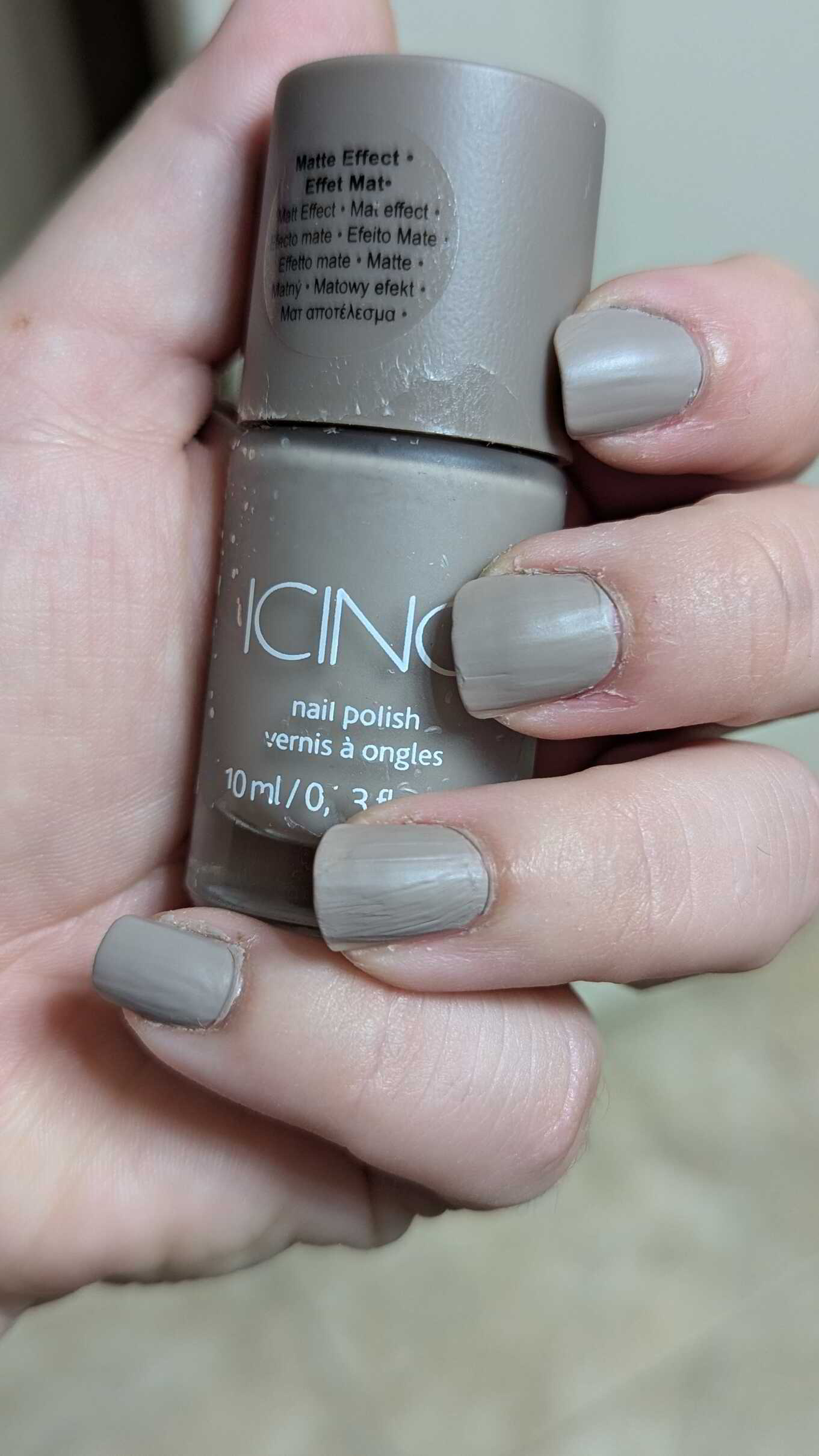 Nail polish manicure of shade Icing 33163 - Matte Gray