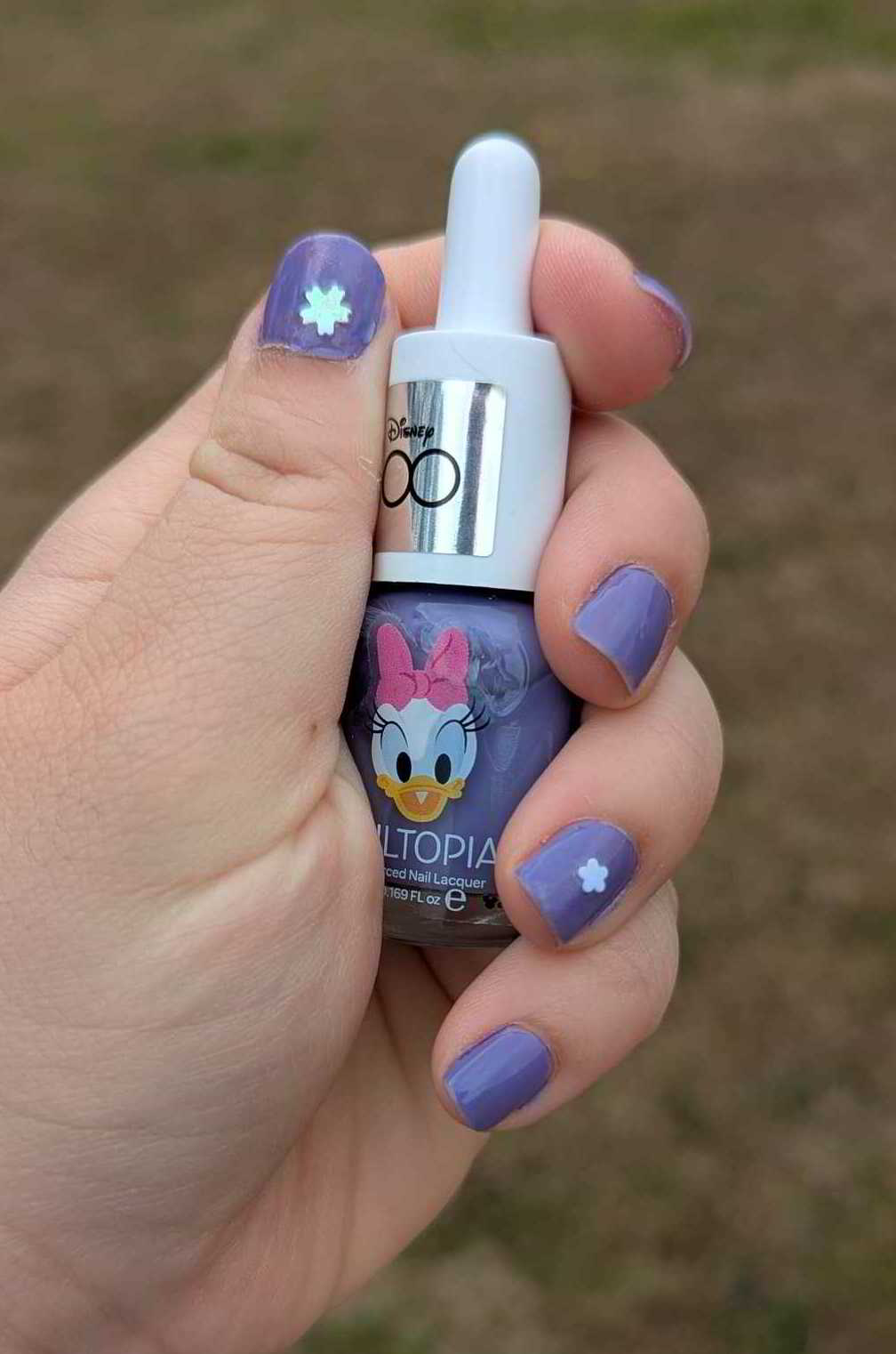 Nail polish manicure of shade Nailtopia Daisy Duck, OPI Top Coat, 