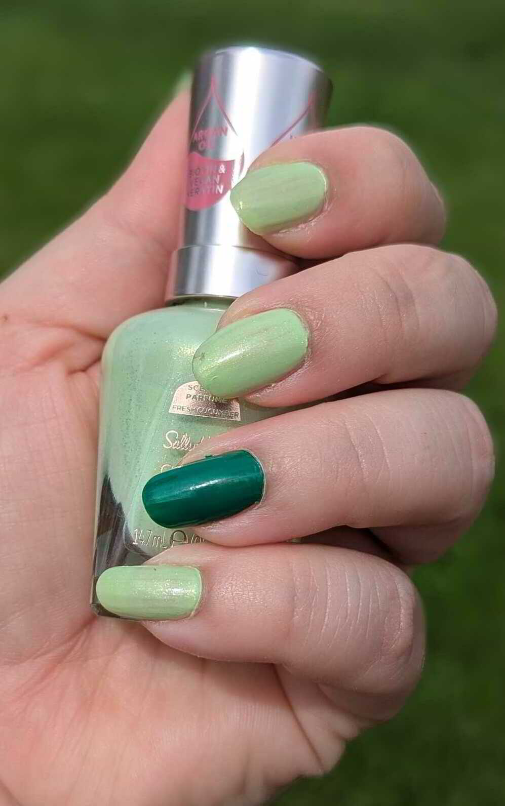 Nail polish manicure of shade Sally Hansen Miracle Gel Wanderlush, Sally Hansen Color Therapy Chill and Refresh,OPI Top Coat