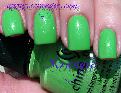 Nail polish swatch / manicure of shade China Glaze Entourage