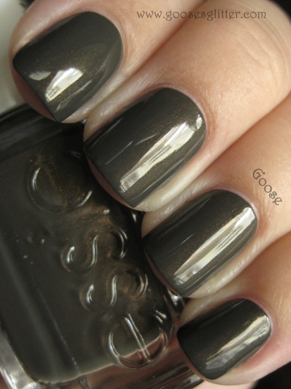 Nail polish swatch / manicure of shade essie Armed and Ready
