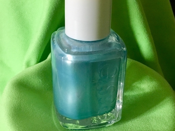 Nail polish swatch / manicure of shade essie Barbados Blue
