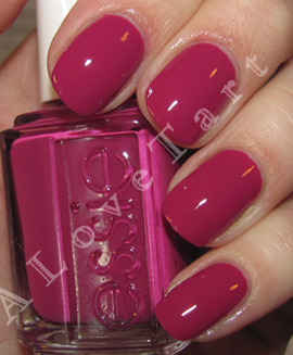 Nail polish swatch / manicure of shade essie Big Spender