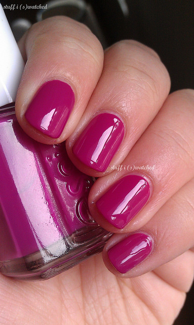 Nail polish swatch / manicure of shade essie Big Spender