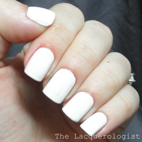 Nail polish swatch / manicure of shade essie Blanc