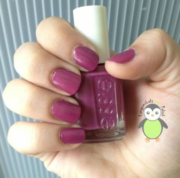 Nail polish swatch / manicure of shade essie Curve Ball