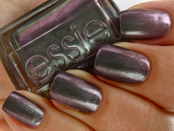 Nail polish swatch / manicure of shade essie For the Twill of It