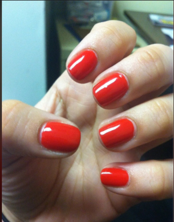 Nail polish swatch / manicure of shade essie Geranium