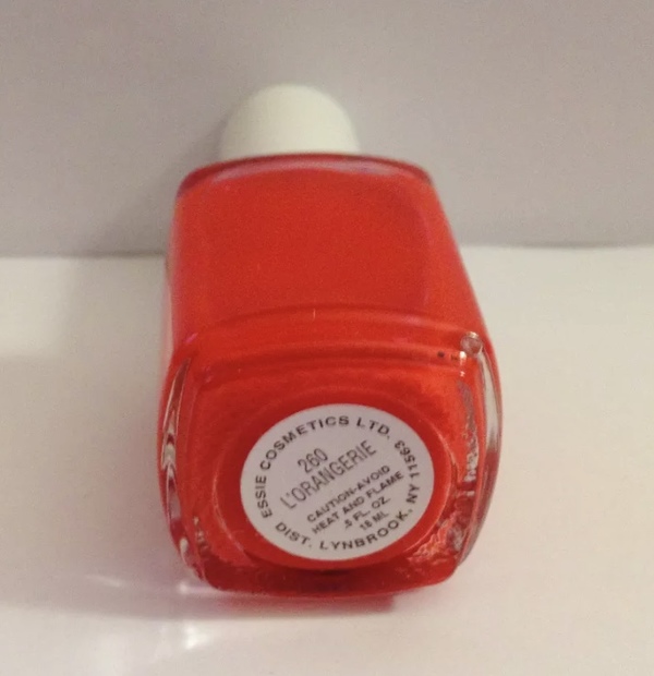 Nail polish swatch / manicure of shade essie L'Orangerie