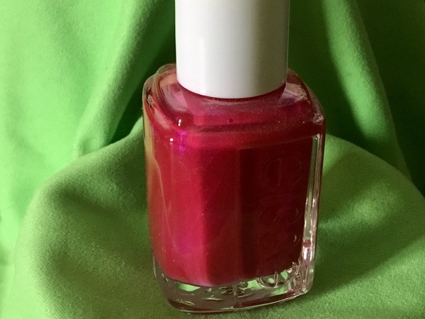 Nail polish swatch / manicure of shade essie Miami Nice