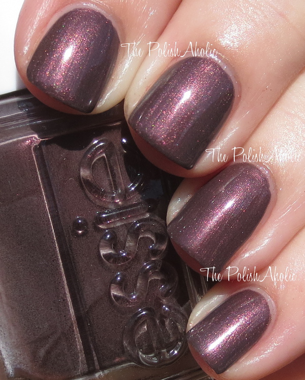 Nail polish swatch / manicure of shade essie Sable Collar