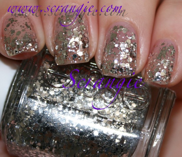 Nail polish swatch / manicure of shade essie Set in Stones