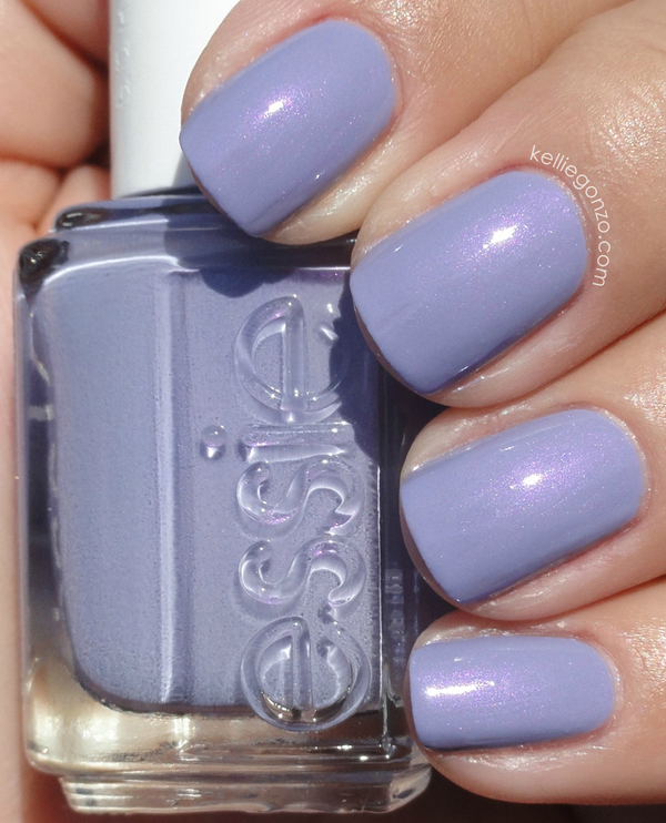 Nail polish swatch / manicure of shade essie She's Picture Perfect
