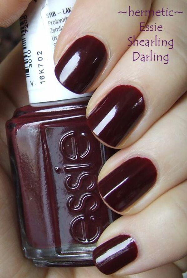Nail polish swatch / manicure of shade essie Shearling Darling
