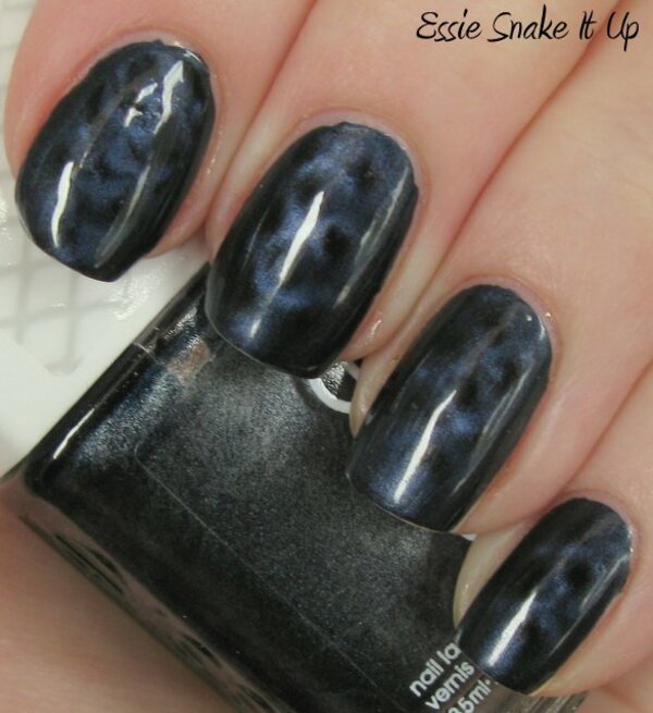Nail polish swatch / manicure of shade essie Snake It Up