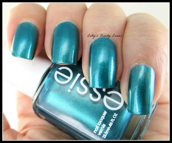 Nail polish swatch / manicure of shade essie Trophy Wife