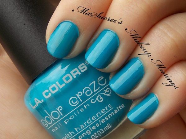 Nail polish swatch / manicure of shade L.A. Colors Aquatic