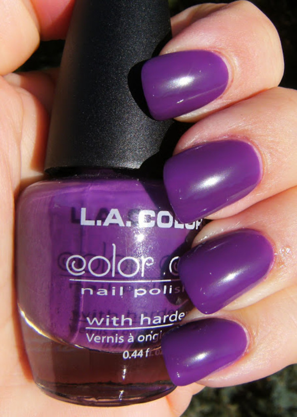 Nail polish swatch / manicure of shade L.A. Colors Nuclear Energy