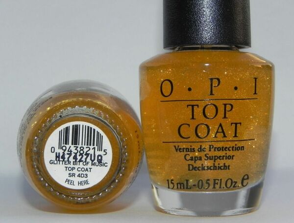 Nail polish swatch / manicure of shade OPI Glitter Bit of Music Top Coat