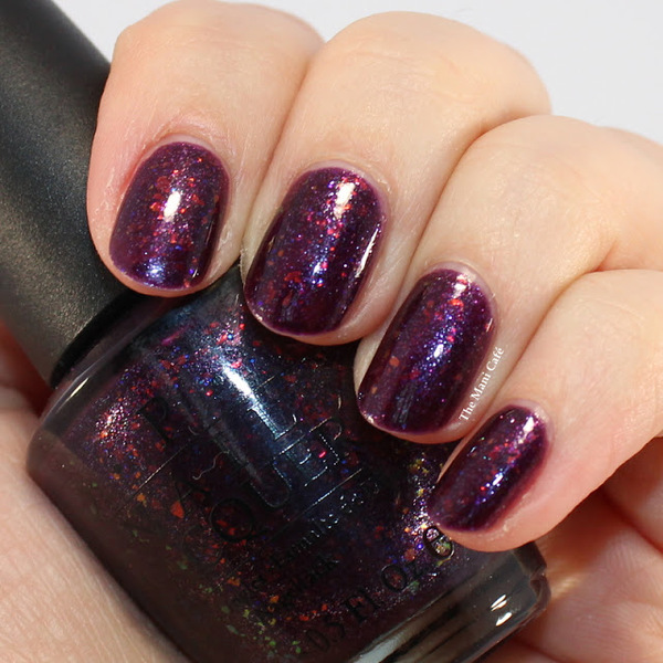 Nail polish swatch / manicure of shade OPI Merry Midnight
