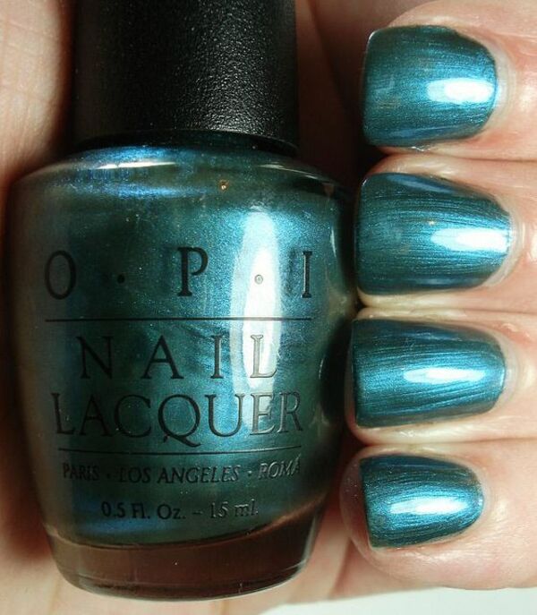 Nail polish swatch / manicure of shade OPI Real Teal