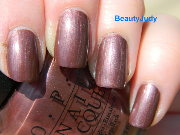 Nail polish swatch / manicure of shade OPI Route Beer Float