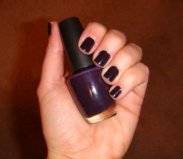 Nail polish swatch / manicure of shade OPI Siberian Nights