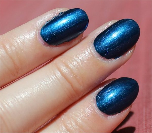 Nail polish swatch / manicure of shade OPI Unfor-Greta-bly Blue