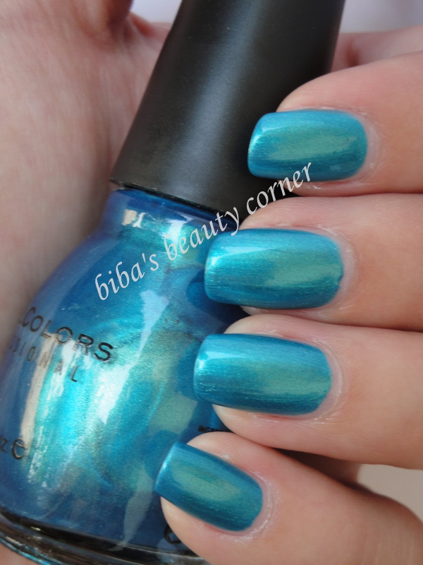 Nail polish swatch / manicure of shade Sinful Colors Aqua