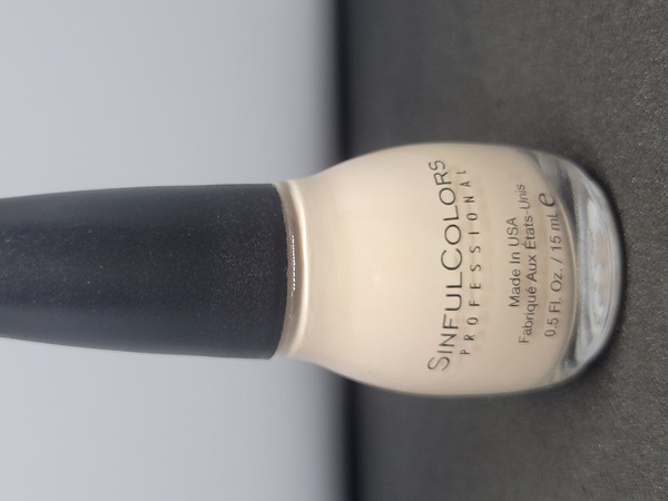 Nail polish swatch / manicure of shade Sinful Colors Easy Going