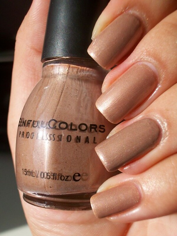 Nail polish swatch / manicure of shade Sinful Colors Flirting Nails
