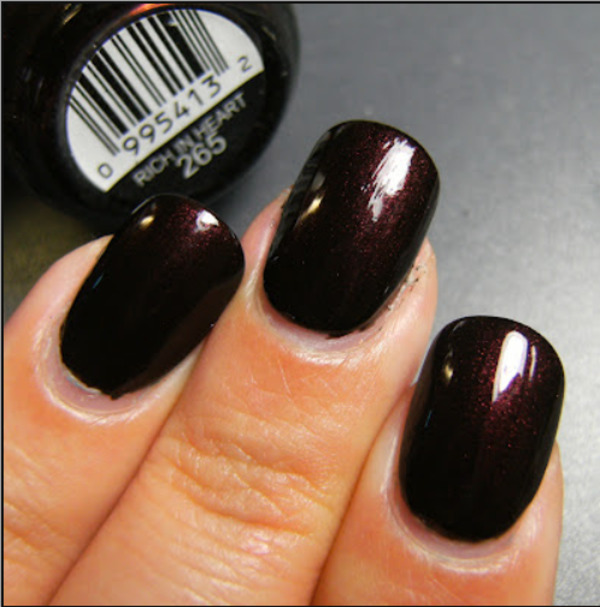 Nail polish swatch / manicure of shade Sinful Colors Rich in Heart
