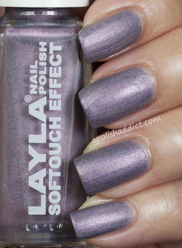 Nail polish swatch / manicure of shade Layla Softouch 03