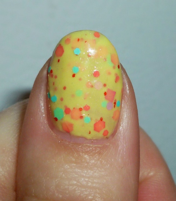 Nail polish swatch / manicure of shade Rainbow Honey Petit Four