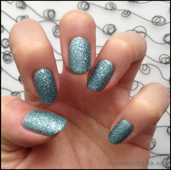Nail polish swatch / manicure of shade L'Oréal Pop the Bubbles