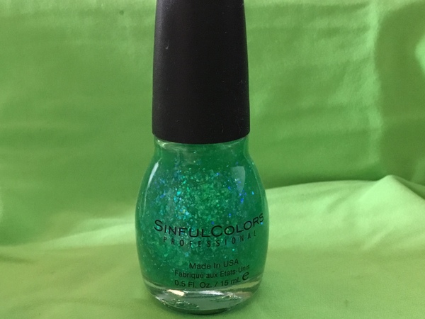 Nail polish swatch / manicure of shade Sinful Colors Green Ocean