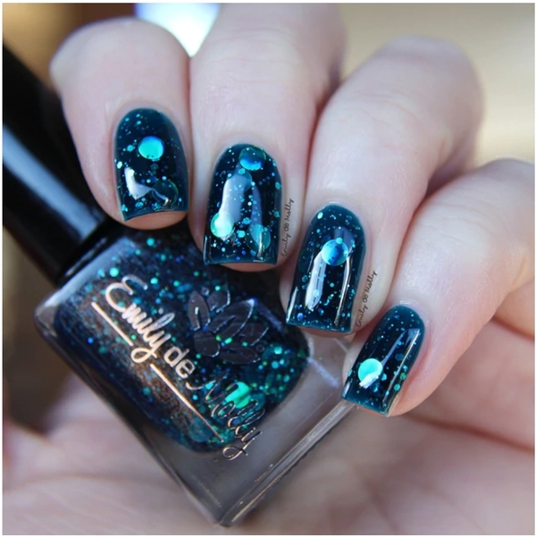 Nail polish swatch / manicure of shade Emily de Molly Oceanic Forces